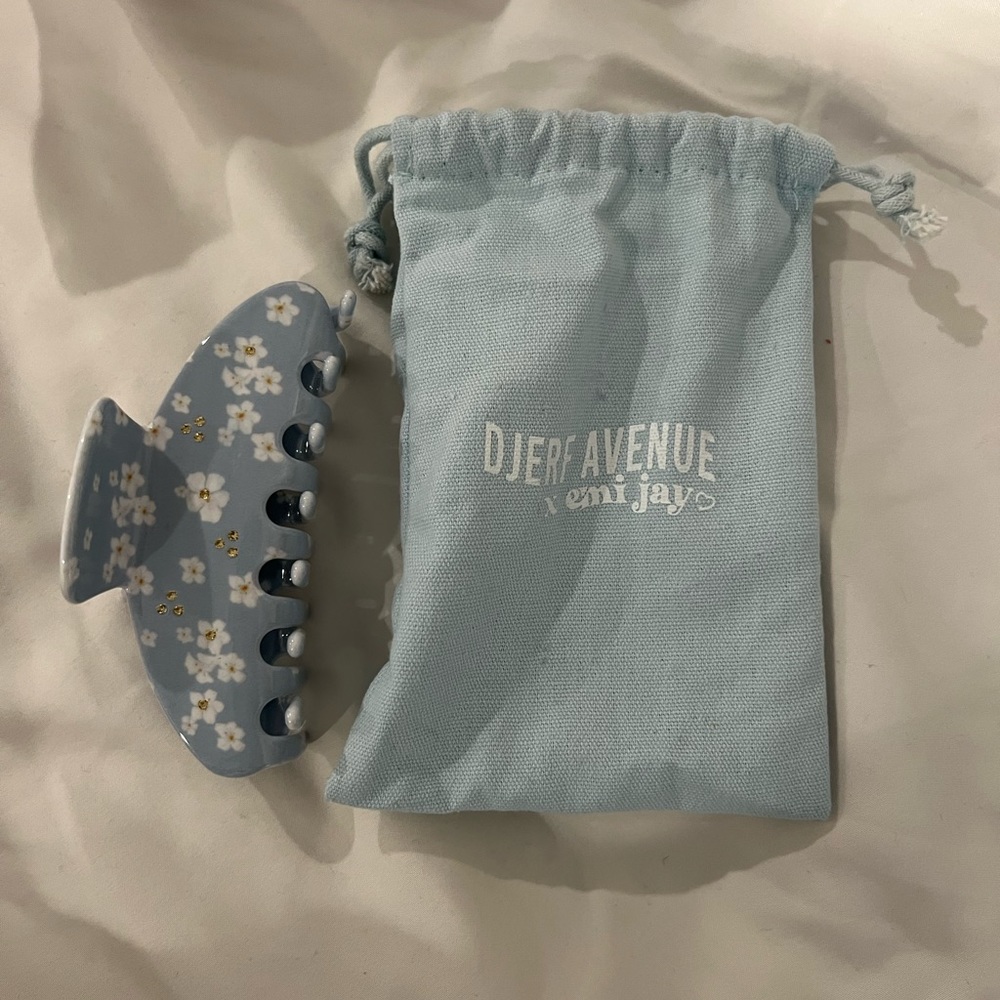 ❤️SOLD❤️ Djerf Avenue x Emi Jay hair clip